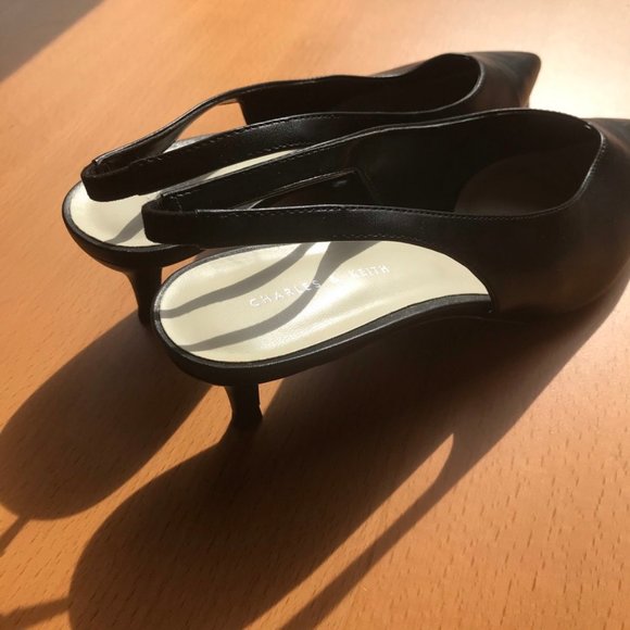 Charles & Keith Black Size 8 (EU 38) Black Pointy - Picture 4 of 7